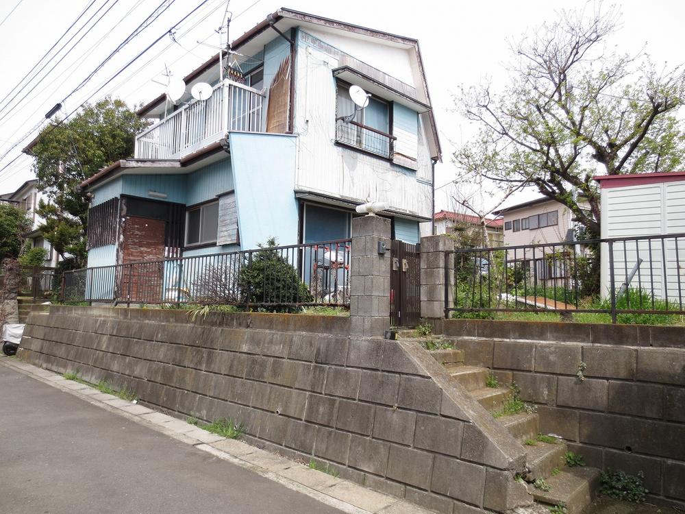 Local land photo. It is dismantling the vacant lot passes. (March 2013) Shooting