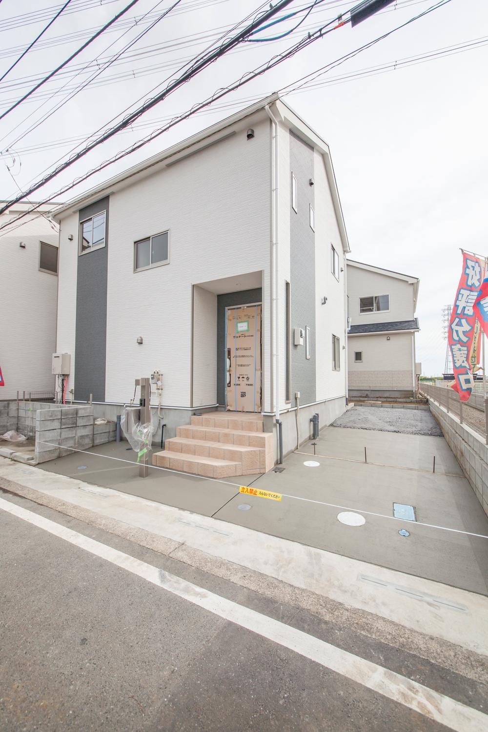 Local appearance photo. Local (10 May 2013) Shooting 1 Building ◎ south wide balcony! ◎ It is possible the entire building car space two or more