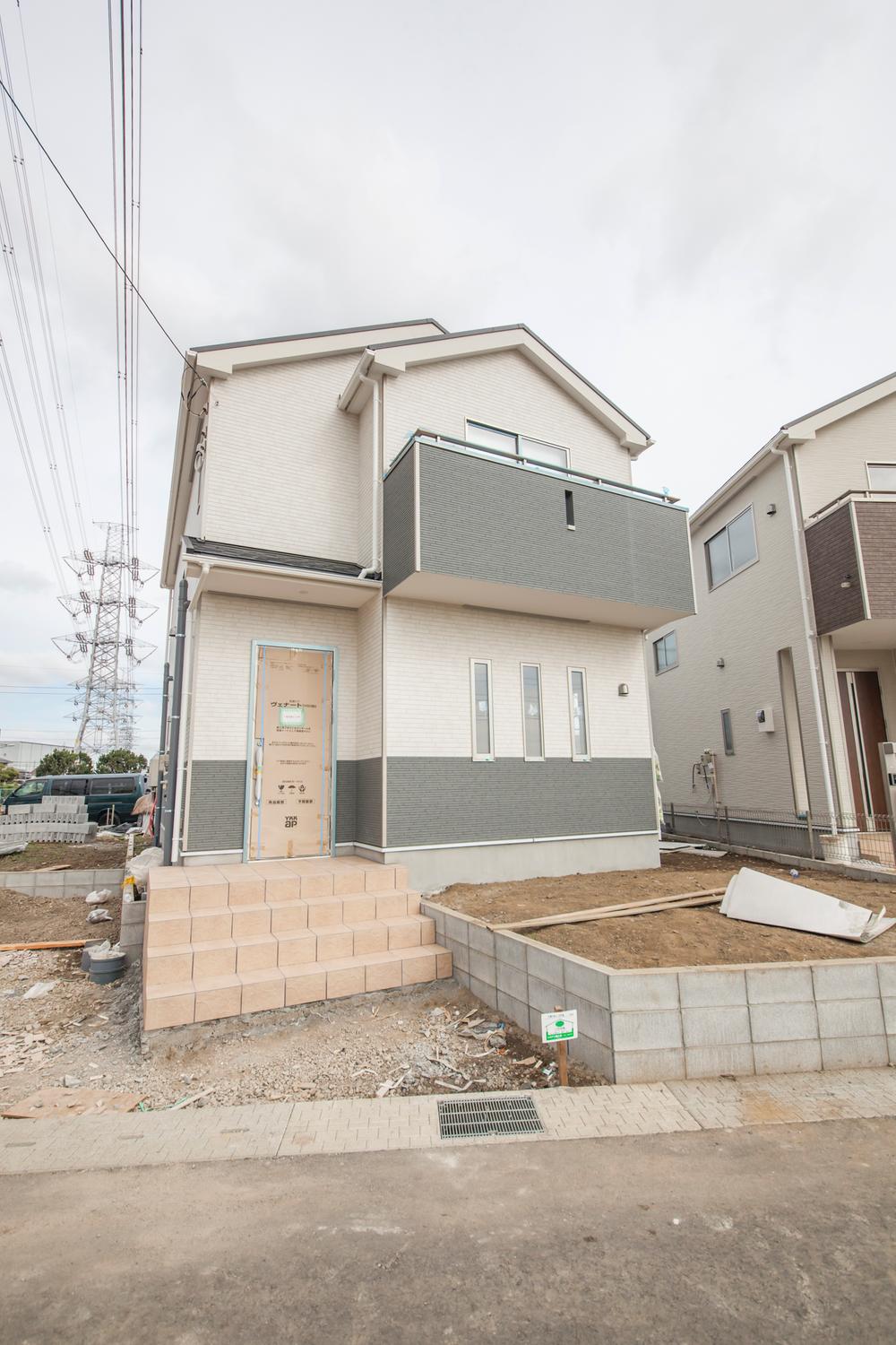 Local appearance photo. 8 Building Zenshitsuminami direction 18 Pledge of LDK room!