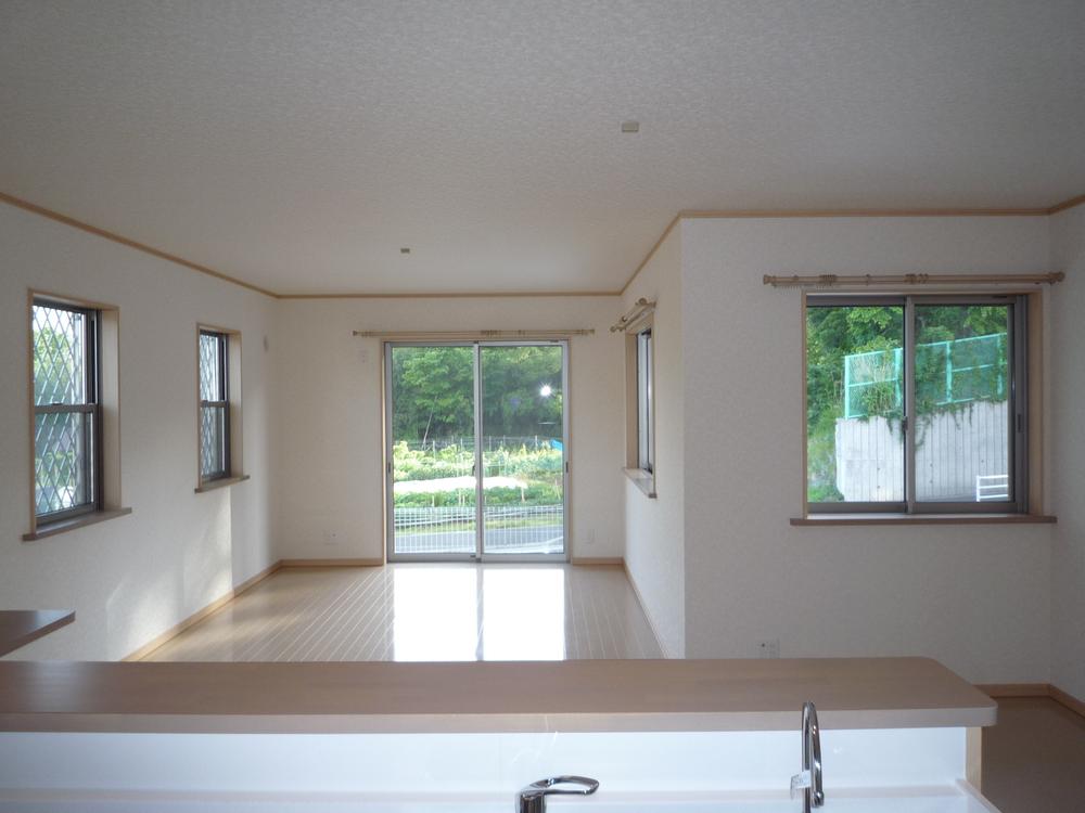 Living. The window also many sunny!