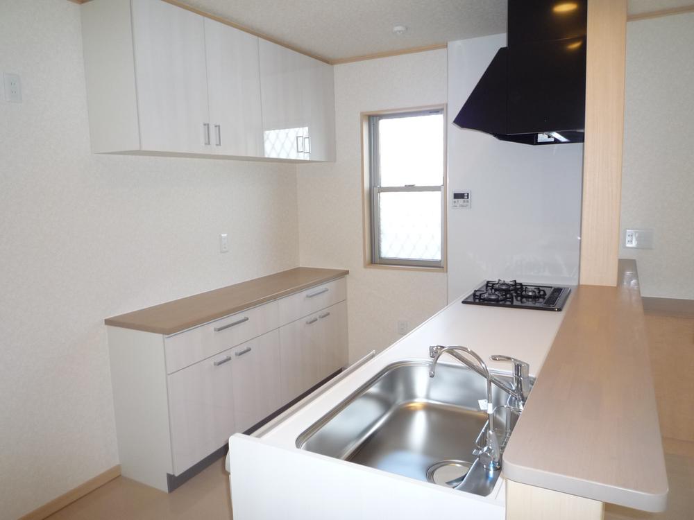 Kitchen. Back with storage