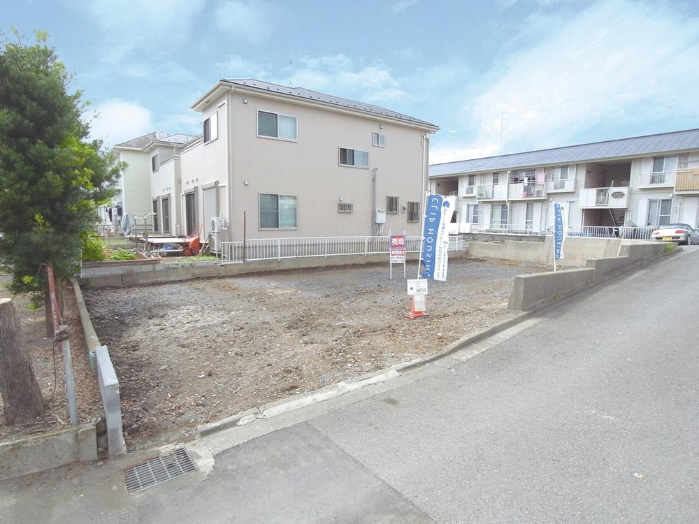 Local land photo. There is no building on the south side of the land, Since the corner lot of day ventilation is good!