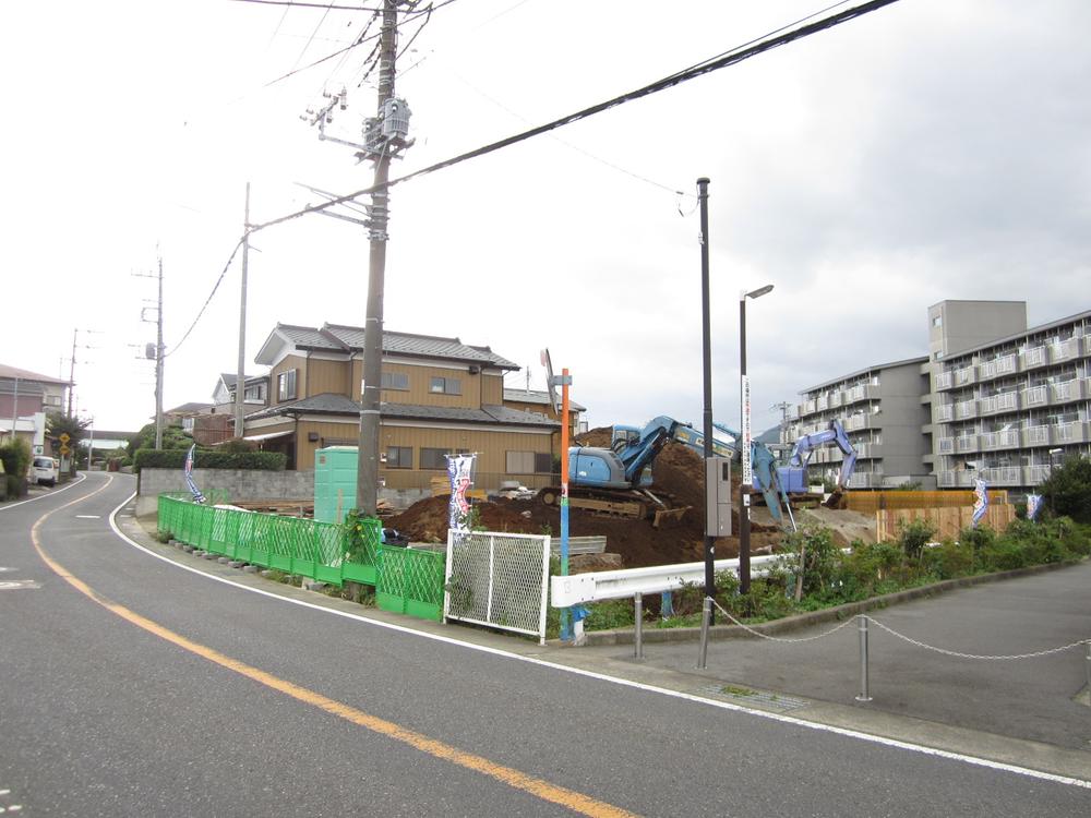 Local photos, including front road. Development subdivision of all 9 compartment!