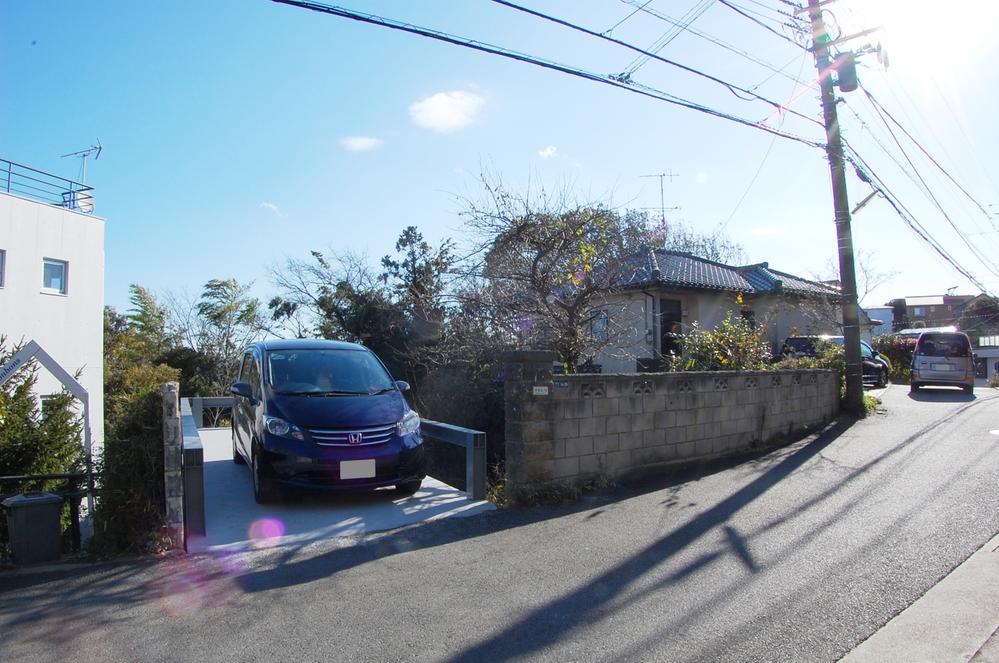 Local photos, including front road. Local (12 May 2013) Shooting