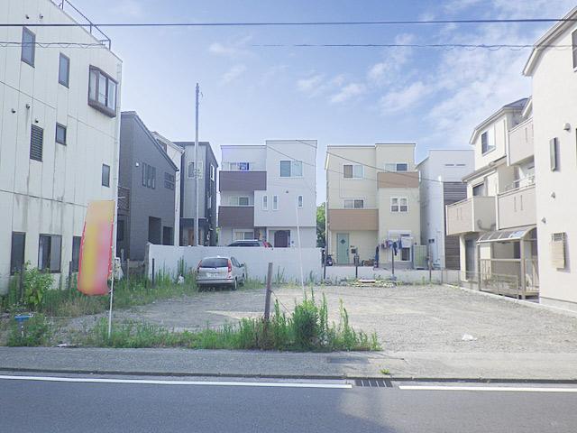 Local photos, including front road. Local (July 2013) Shooting