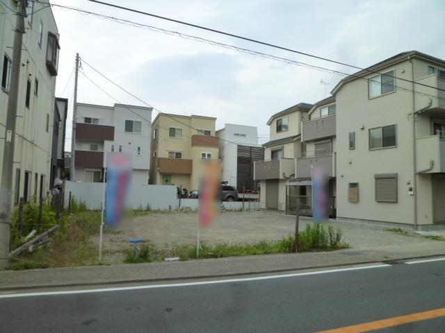 Local photos, including front road. Local (July 2013) Shooting