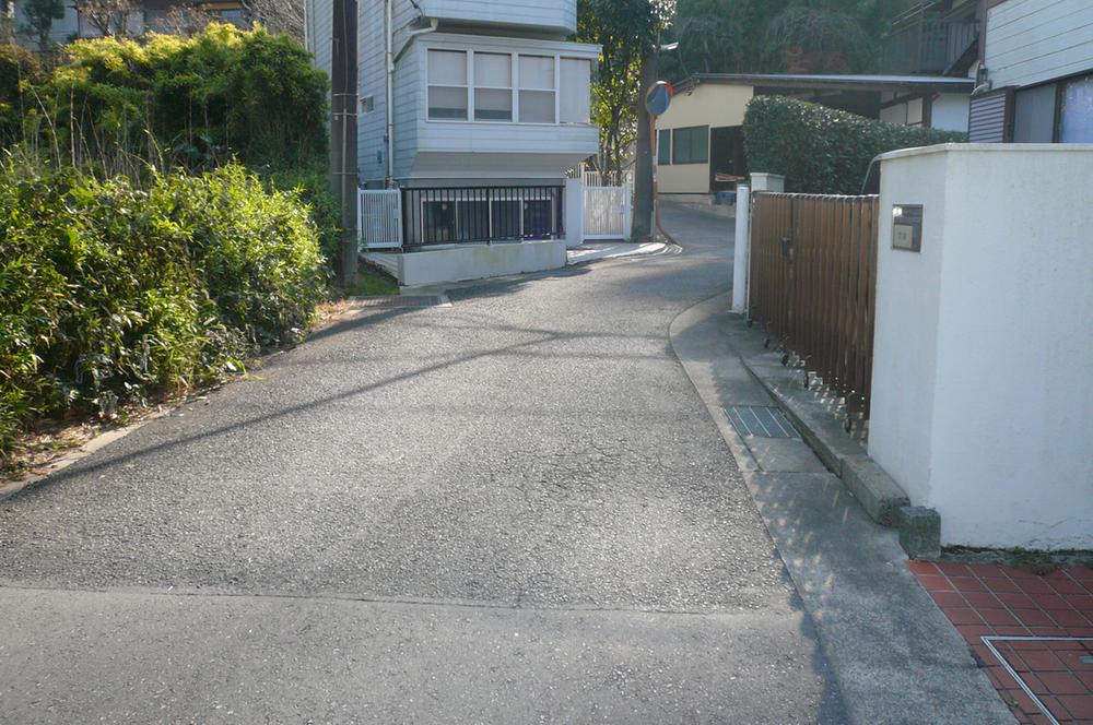 Local photos, including front road. Front road does not feel so much narrowness