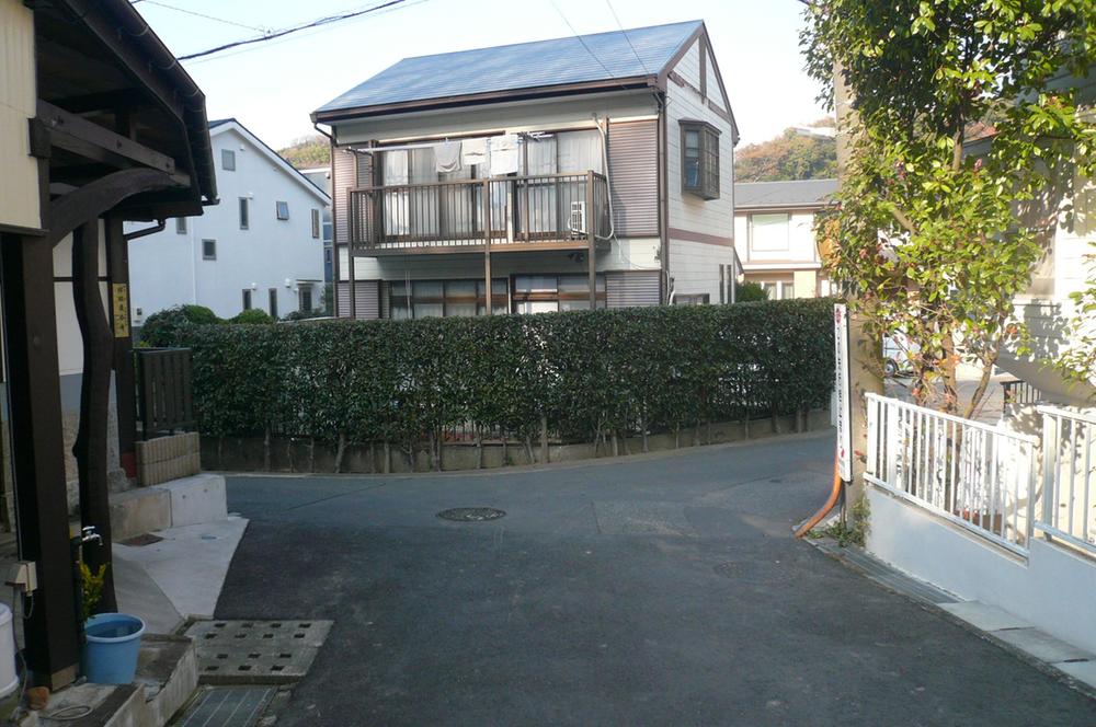 Local photos, including front road. I think if I do not feel as well is much narrow the south side of the road.