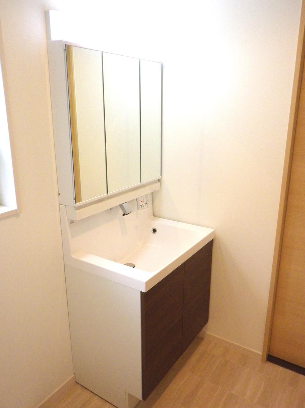 Wash basin, toilet. Local (July 2013) Shooting