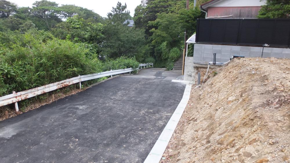 Local photos, including front road. Local (06 May 2013) Shooting West road