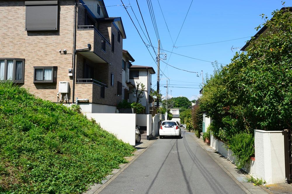 Local photos, including front road. Cleanly partition maintenance has been a hill of subdivision.