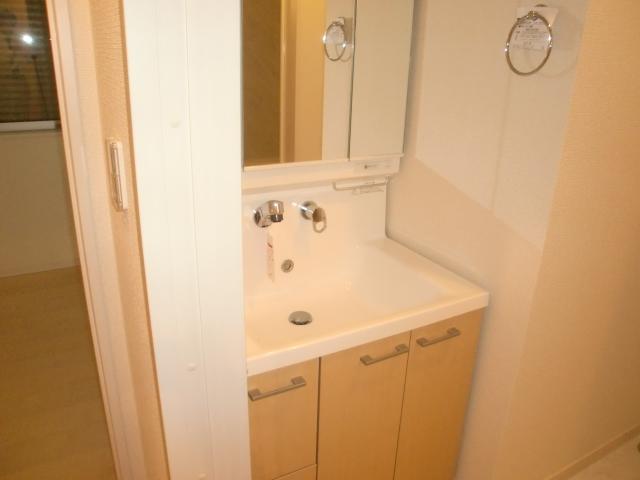 Wash basin, toilet. Room (May 2013) Shooting