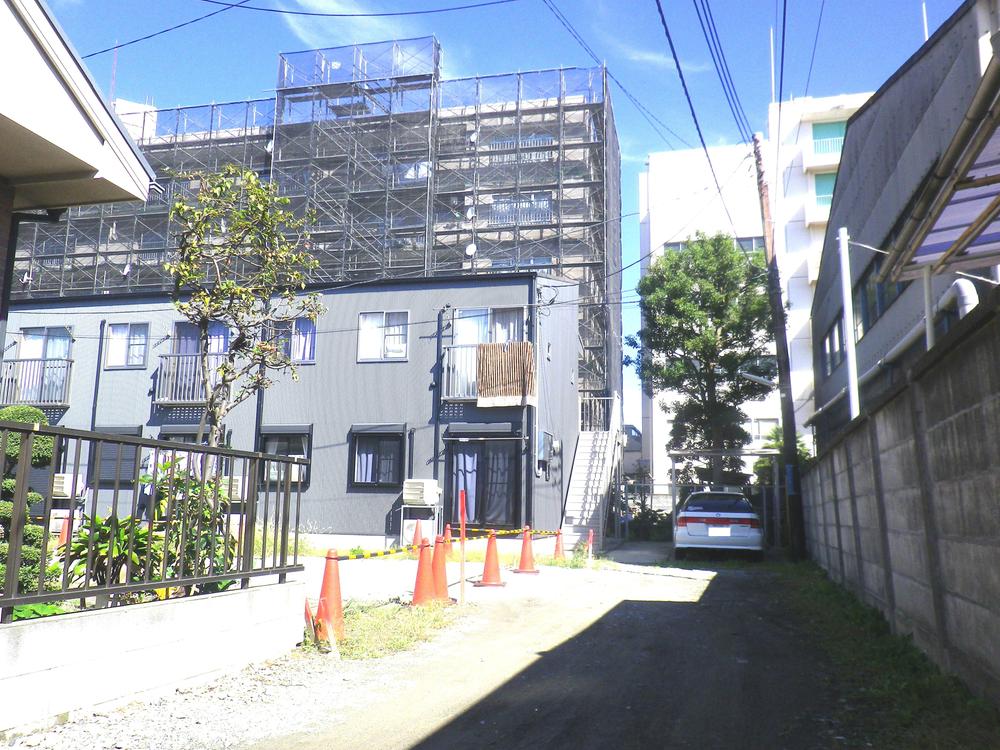 Local photos, including front road. Local (10 May 2013) Shooting