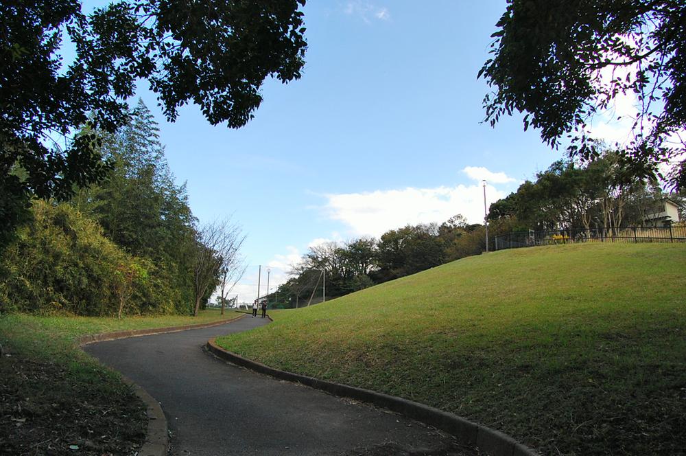 park. 1100m to Fueda park