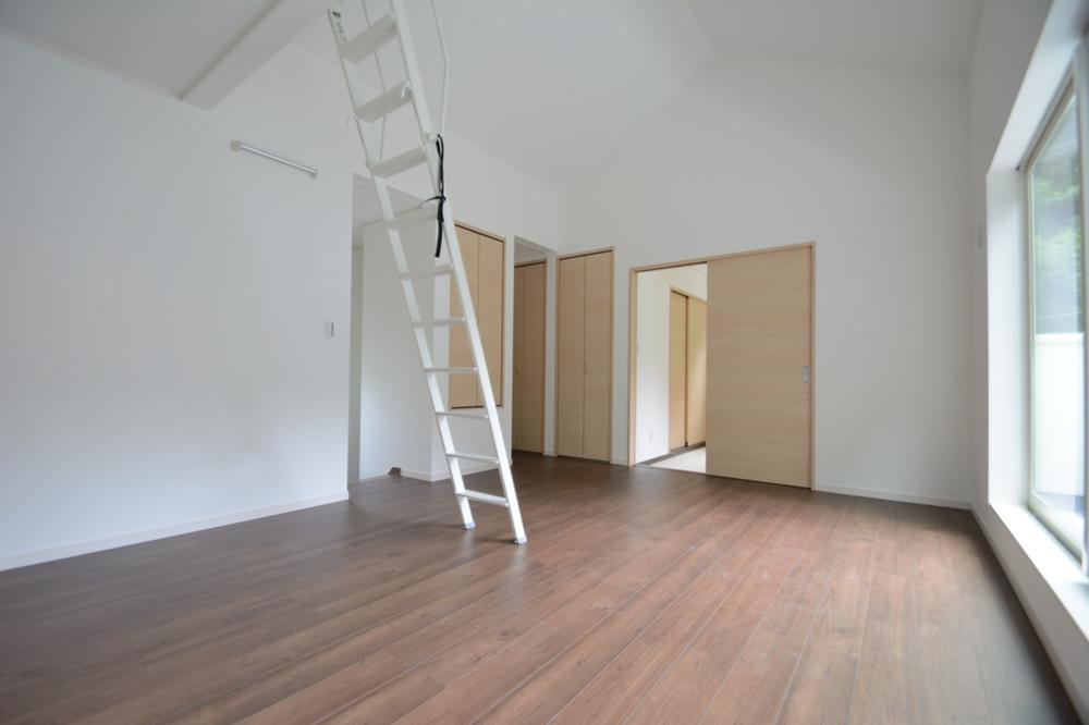 Living. Refreshing room design with the white tones.