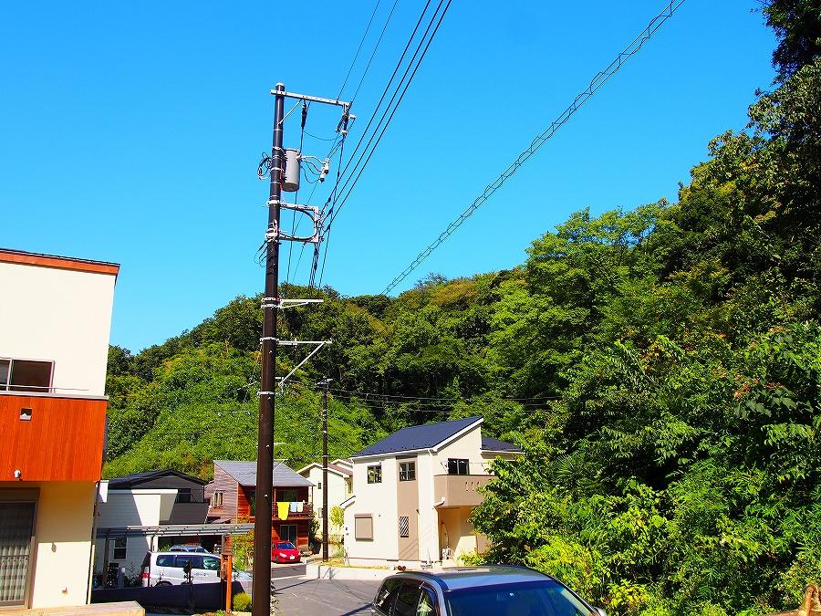 Local appearance photo.  [Historical climate special storage area] Beautiful environment overlooking the lush greenery of the front of the eye.  I could live while feeling the transitory of the ancient capital of Kamakura four seasons. 