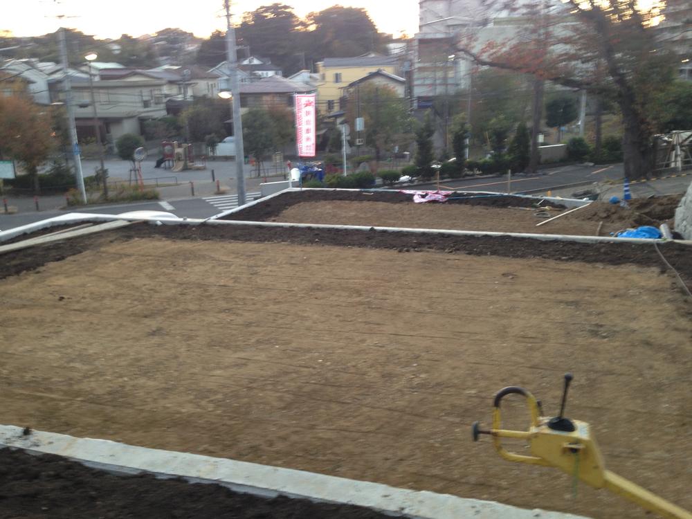 Local land photo. Local (November 2013) located within walking up shooting Ofuna Station. Easy to enter the floor plan building coverage ・ Large building because it is a volume rate ・ This land is also more of 2 family houses hope can cope