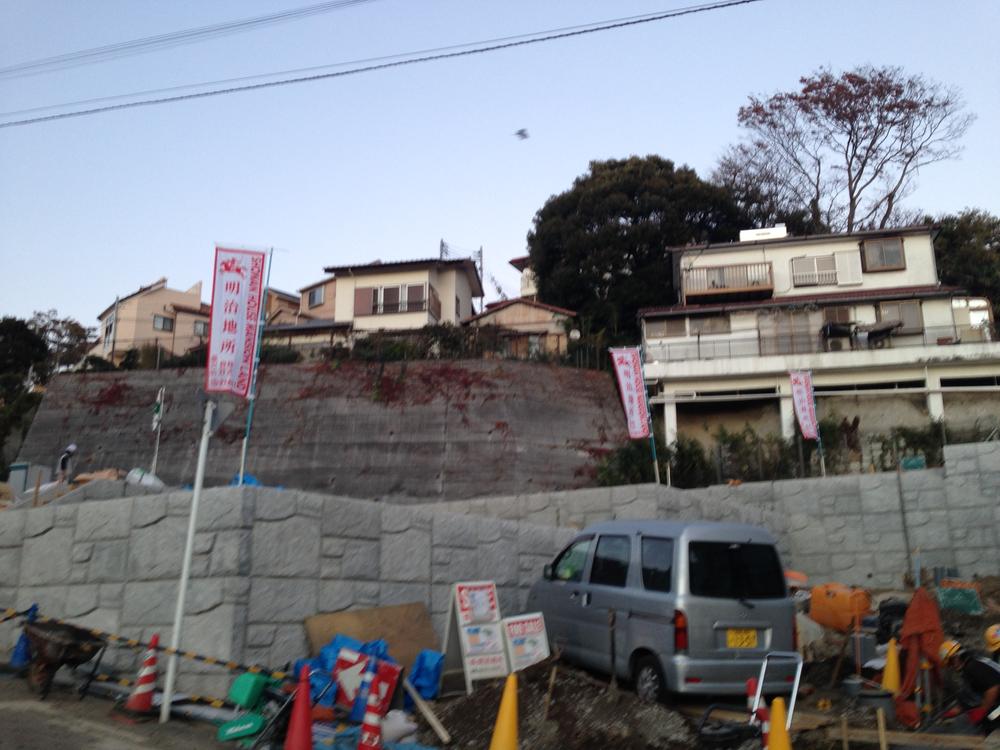 Local photos, including front road. Local (11 May 2013) Shooting Even the good hit yang, attractive.