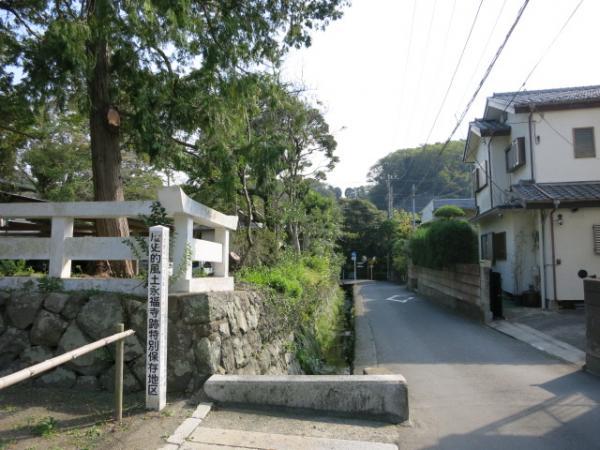 Streets around. To the periphery of the city skyline 750m Miya Oto