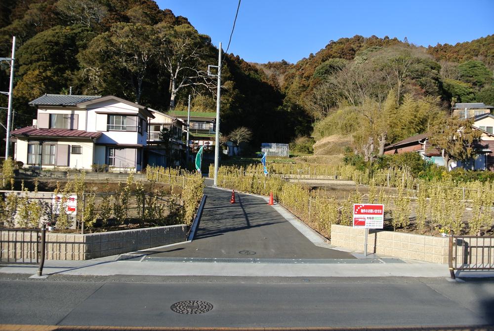 Local photos, including front road. Local (February 2013) Shooting