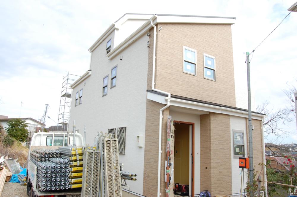 Local appearance photo. Local (12 May 2013) Shooting