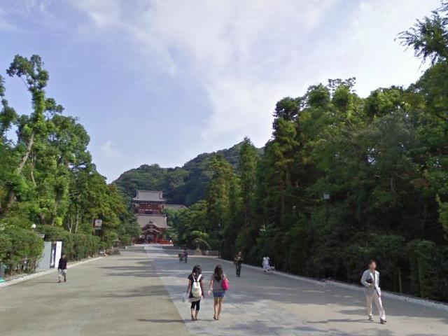 Streets around. Hachiman Shrine of Yukari 1600m Minamoto no Yoritomo to Tsuruoka Hachiman Shrine. This attractions representative of the ancient capital of Kamakura.