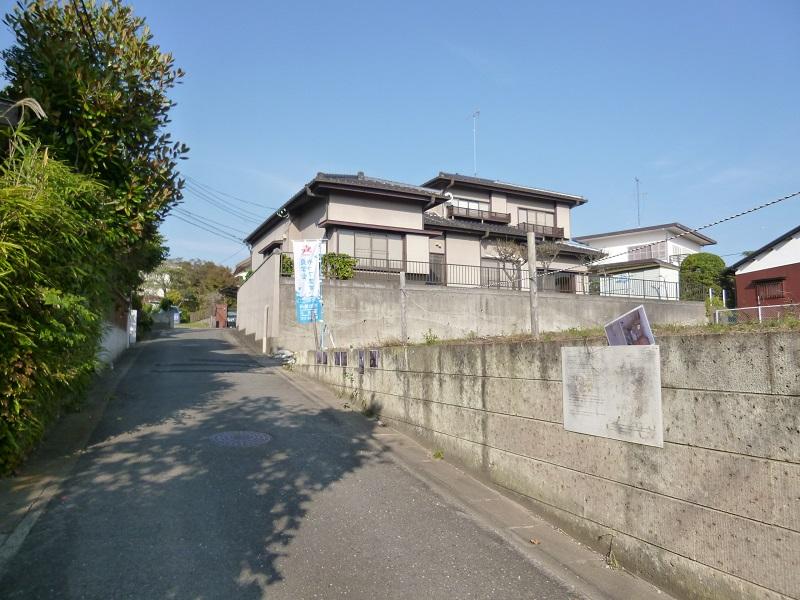 Local photos, including front road. Frontal road