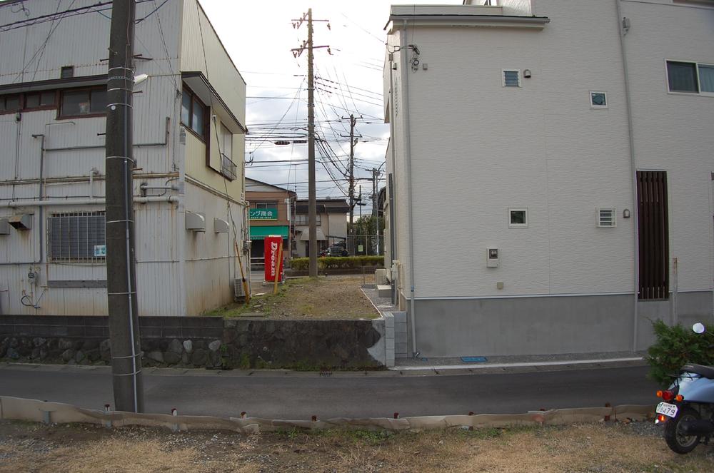 Local photos, including front road. Local (12 May 2012) shooting