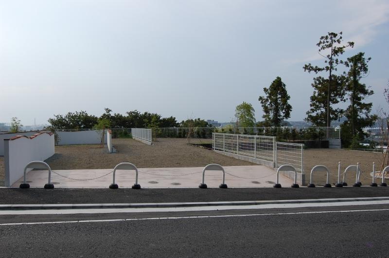 Local photos, including front road. Local (August 2013) Shooting