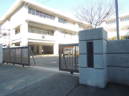 Junior high school. Tebiro 970m until junior high school