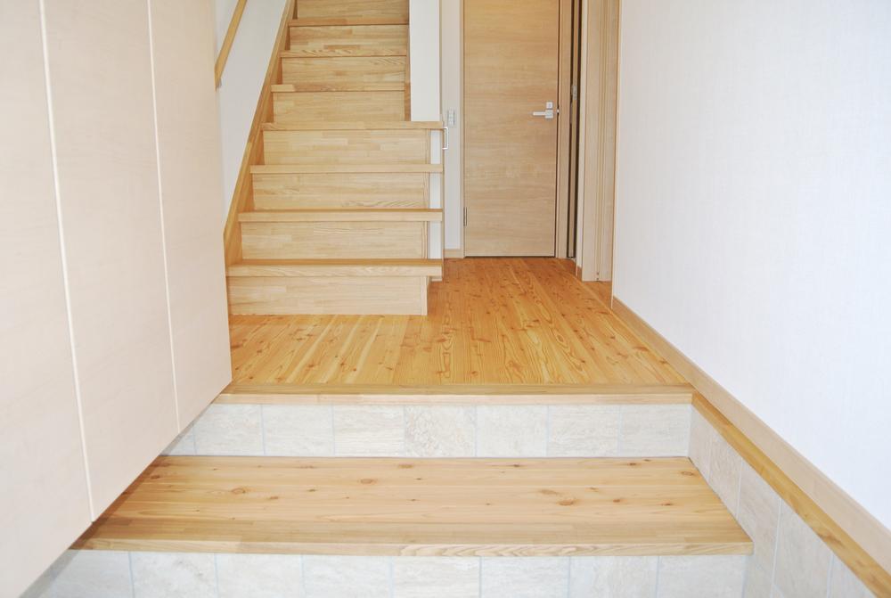 Entrance. Local (10 May 2013) Shooting