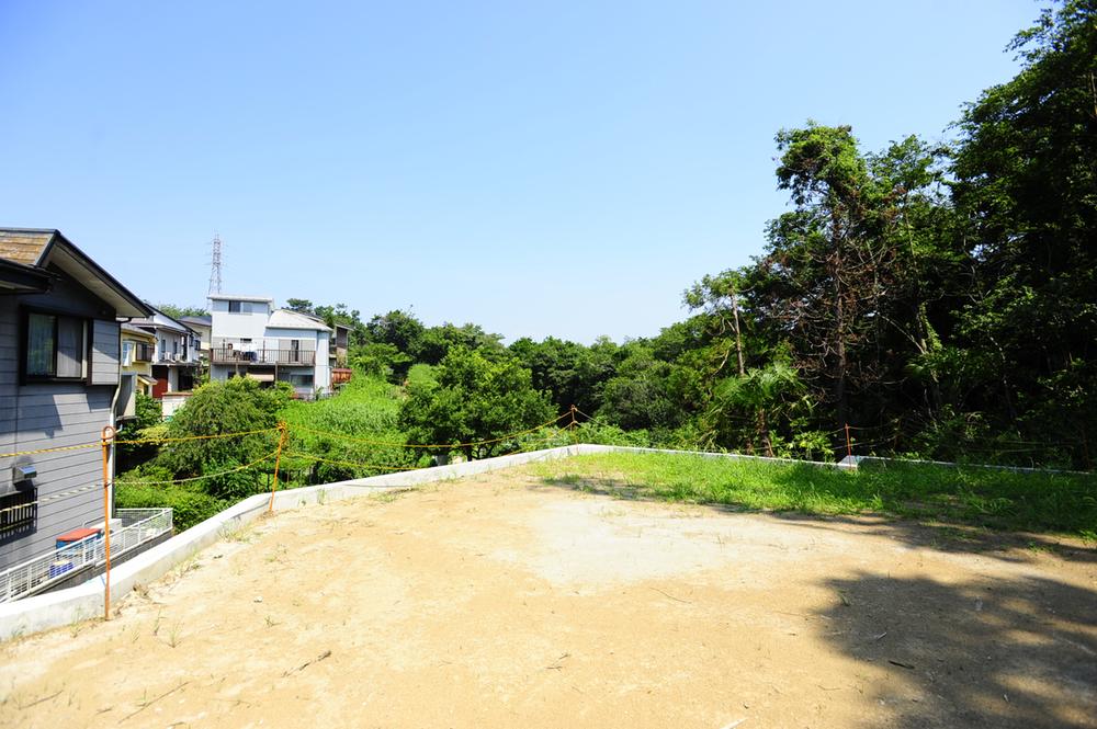 Local land photo. Yang hit in upland ・ Ventilation ・ Sense of openness ・ Local peripheral blessed with views will spread far blue sky without a high building