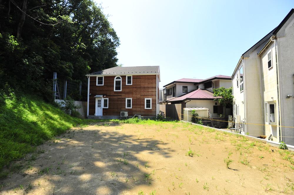 Local land photo. Air feeling like resort Forest at the back (154 sq m) also comes with!