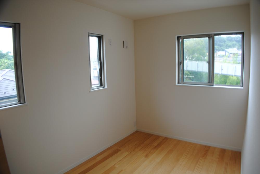 Non-living room. Room (May 2013) Shooting