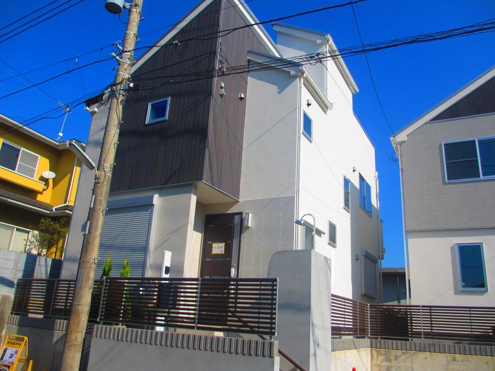 Local appearance photo. Local (11 May 2013) Shooting