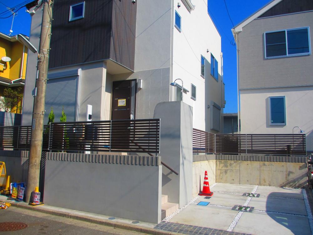 Local appearance photo. Local (11 May 2013) Shooting