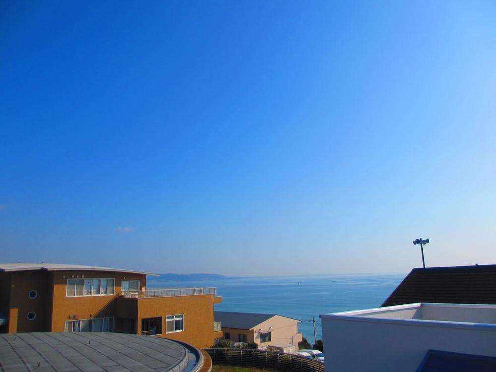 View photos from the dwelling unit. Local (11 May 2013) Shooting