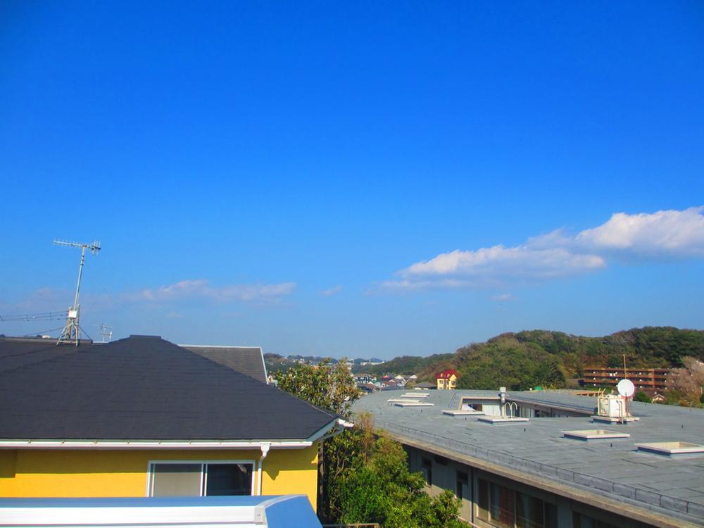 View photos from the dwelling unit. View from the site (November 2013) Shooting