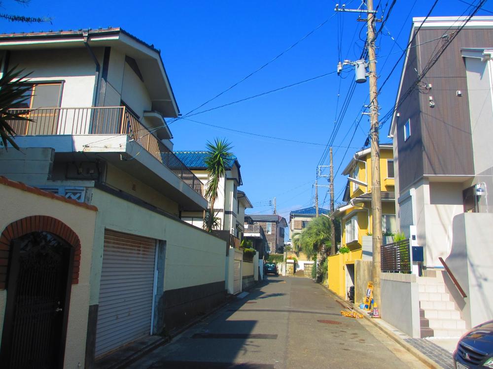 Local photos, including front road. Local (11 May 2013) Shooting