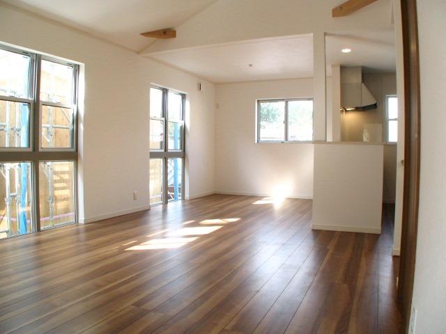 Living. Indoor (11 May 2013) shooting Building C