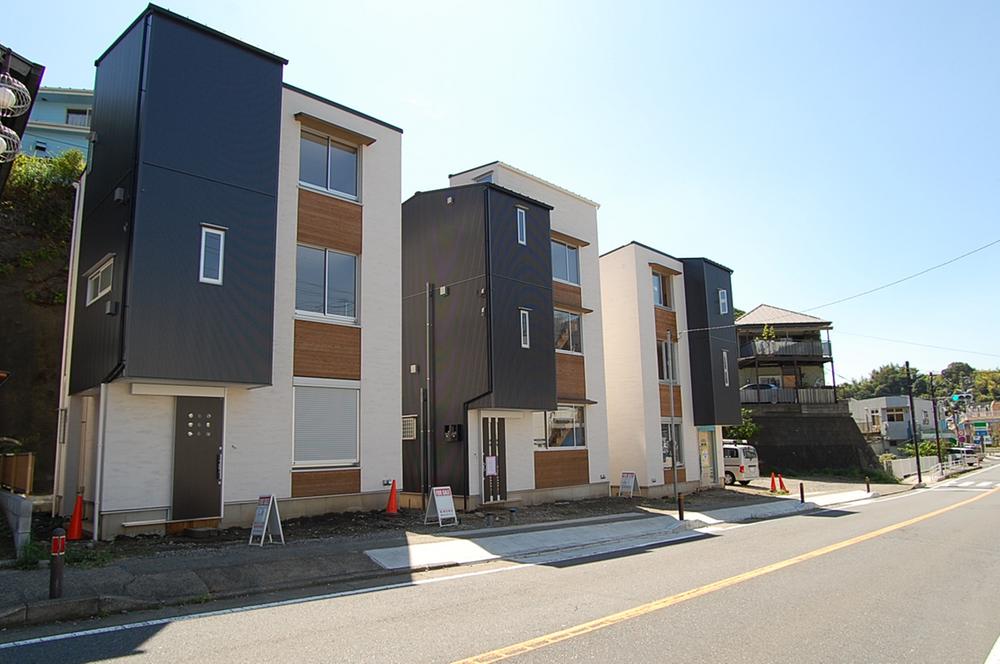 Local photos, including front road. Like design, such as the custom home architects worked. 
