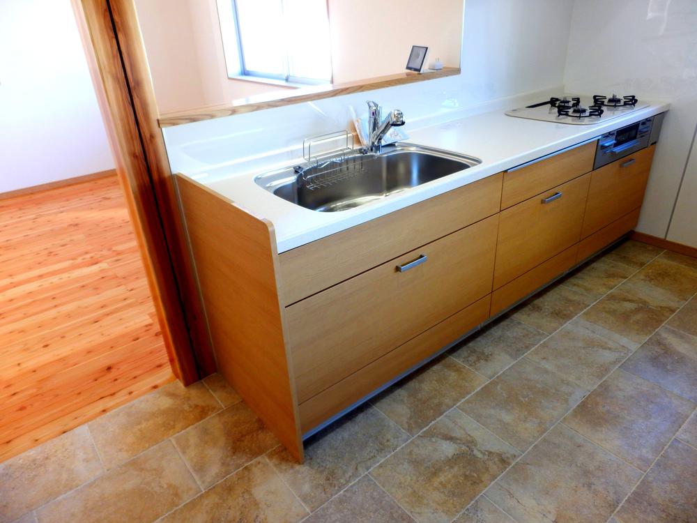 Kitchen. The kitchen floor, Using a ceramic tile which is excellent in strong surface durability in dirt. 