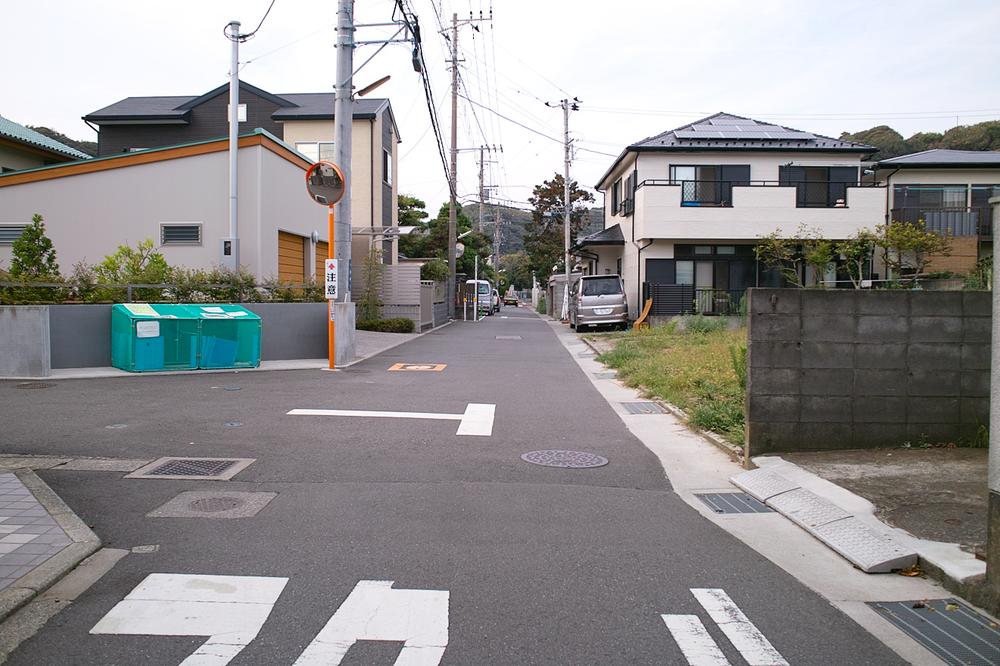 Local photos, including front road. Local (August 2012) shooting