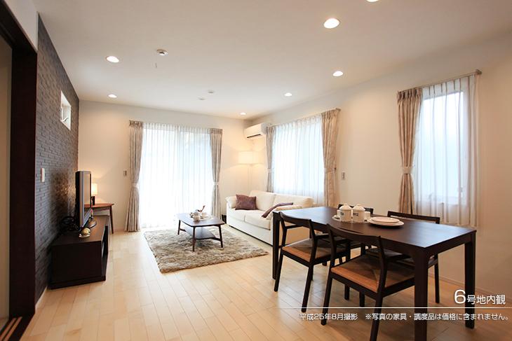 Living.  [No. 6 areas] [Introspection Photo] 2013 August shooting  ※ Photos furniture ・ Such as furniture are not included in the price.