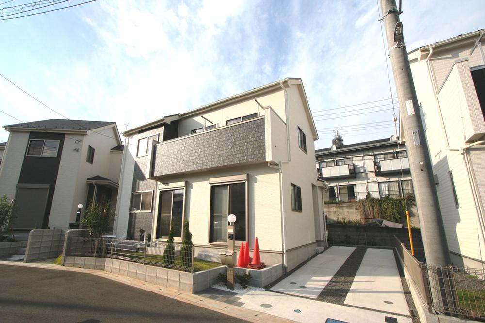 Local appearance photo. Local (11 May 2013) Shooting