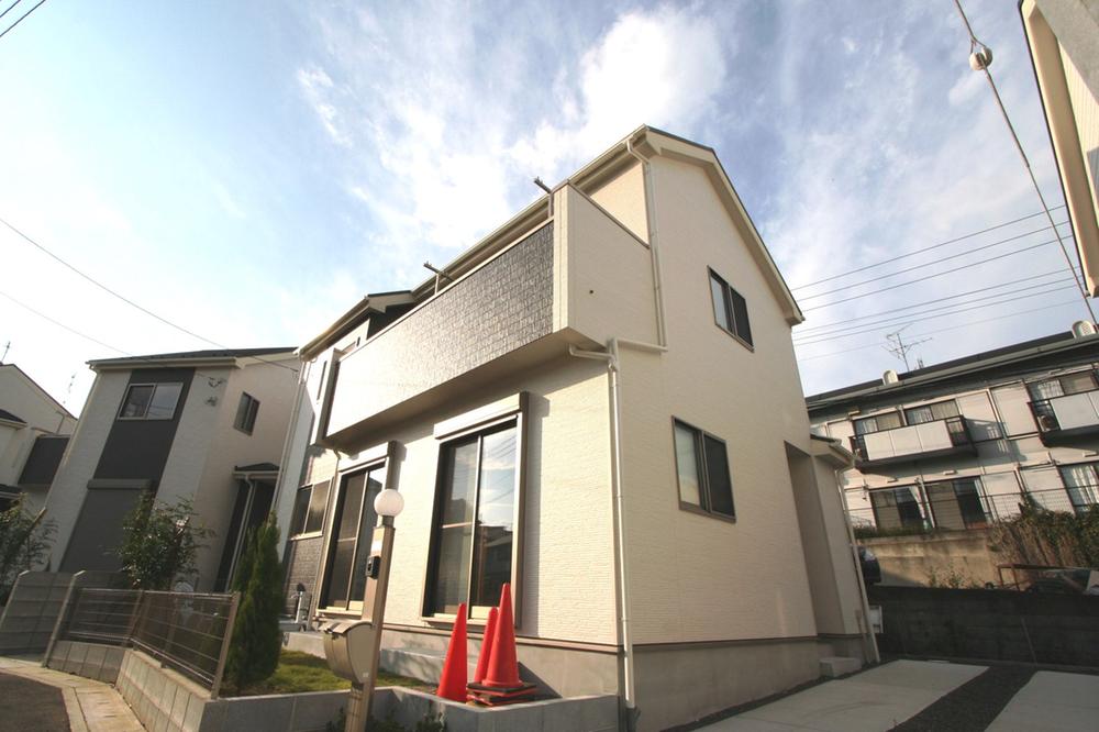 Local appearance photo. Local (11 May 2013) Shooting