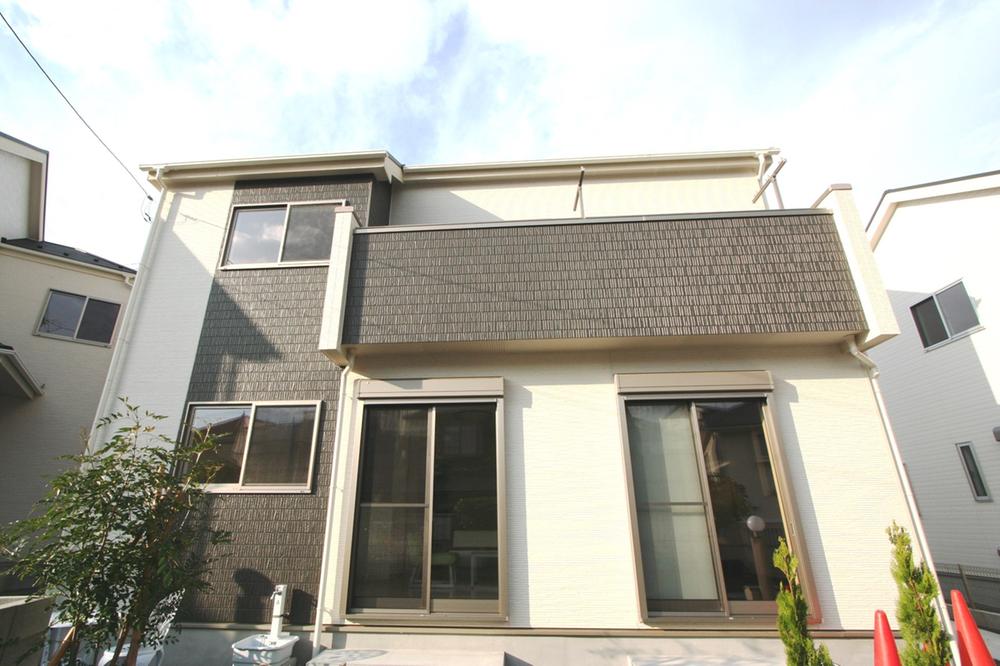 Local appearance photo. Local (11 May 2013) Shooting