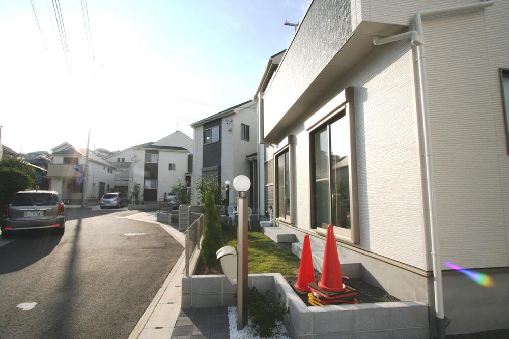 Local photos, including front road. Local (11 May 2013) Shooting