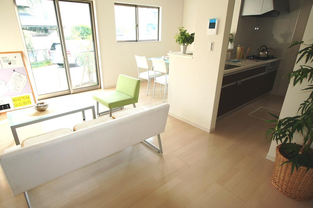 Living. Local (11 May 2013) Shooting