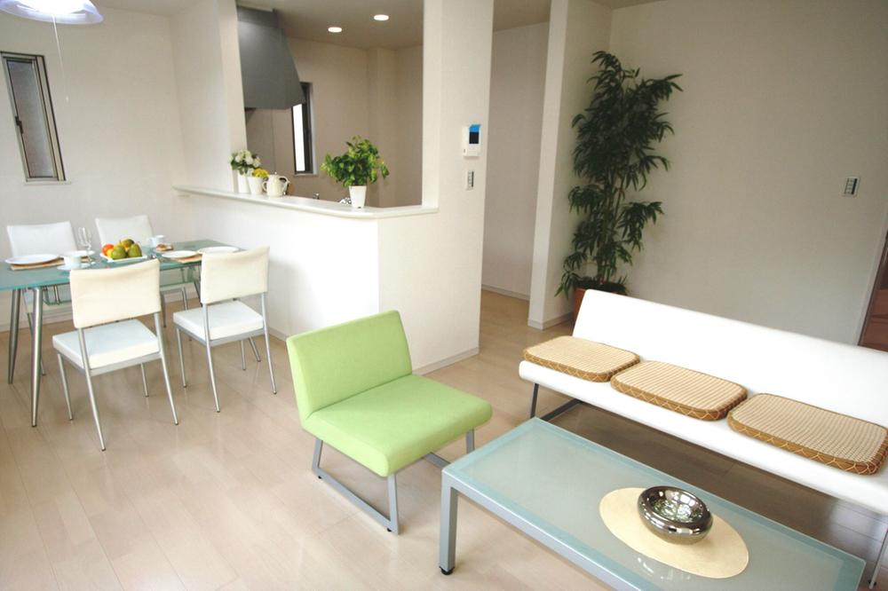 Living. Local (11 May 2013) Shooting